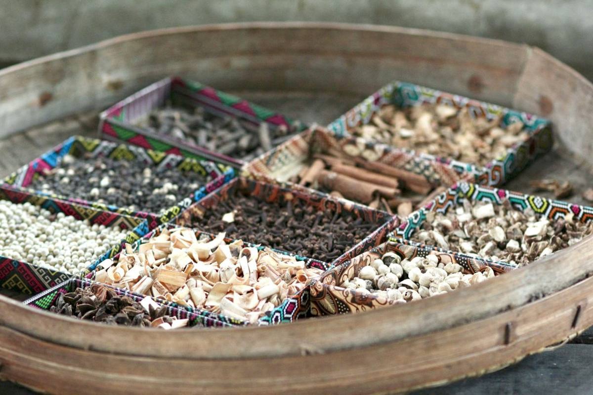 A colourful tray of Zanzibar spices on a spice farm